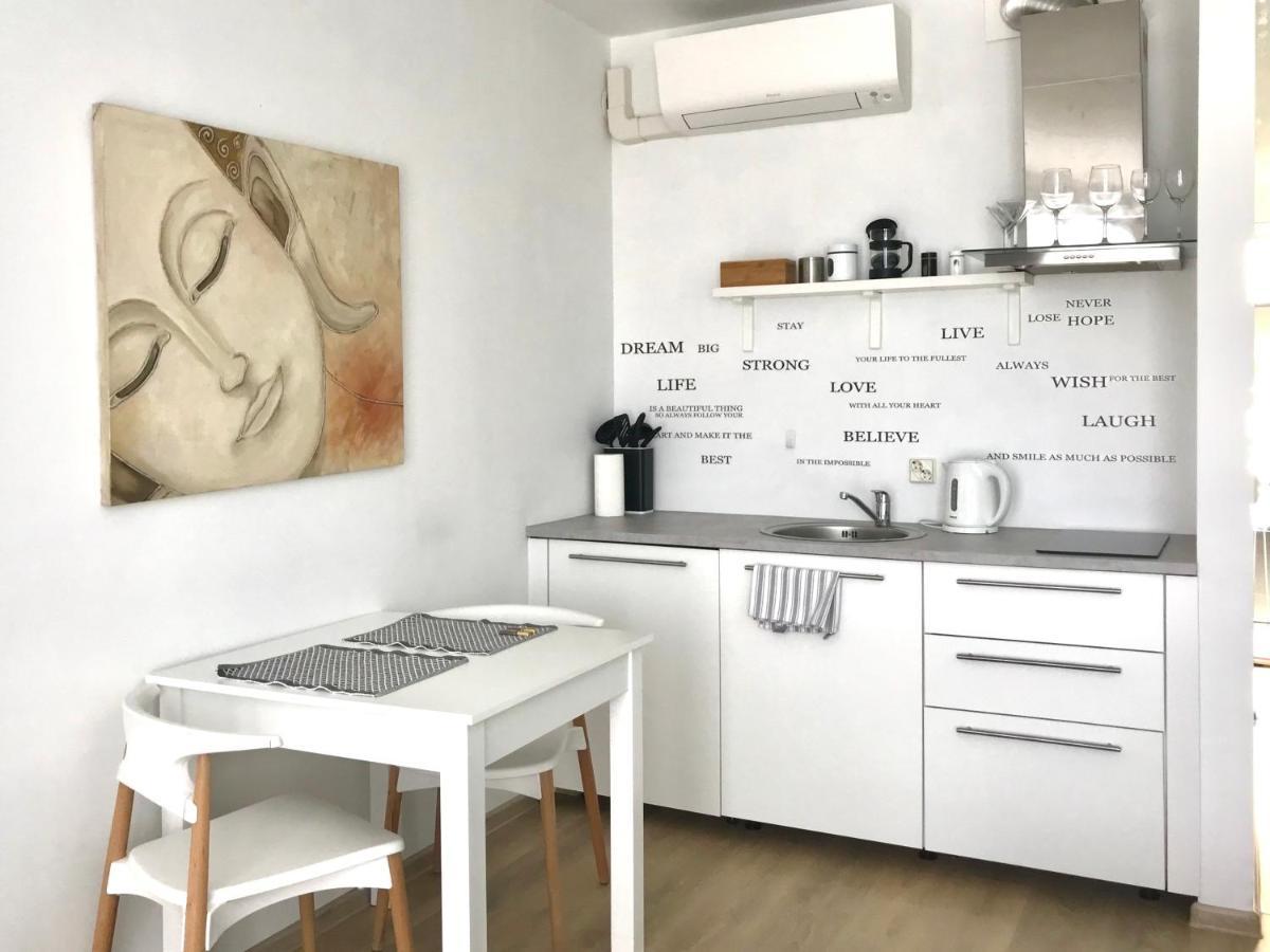 City Centre Studio In Design Quarter Close To Old Town & Harbor Appartement Tallinn Buitenkant foto